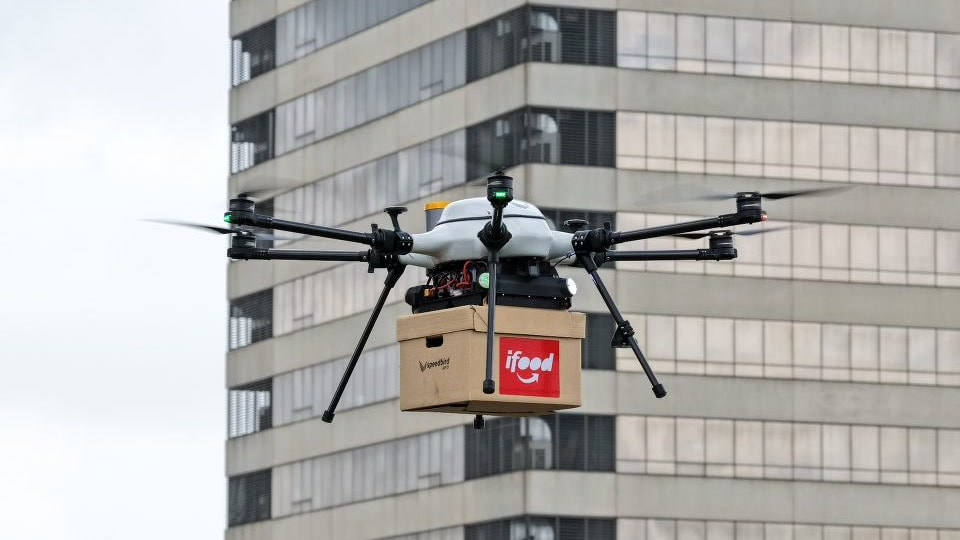Drone do ifood usado para entregas aéreas em barueri e alphaville
