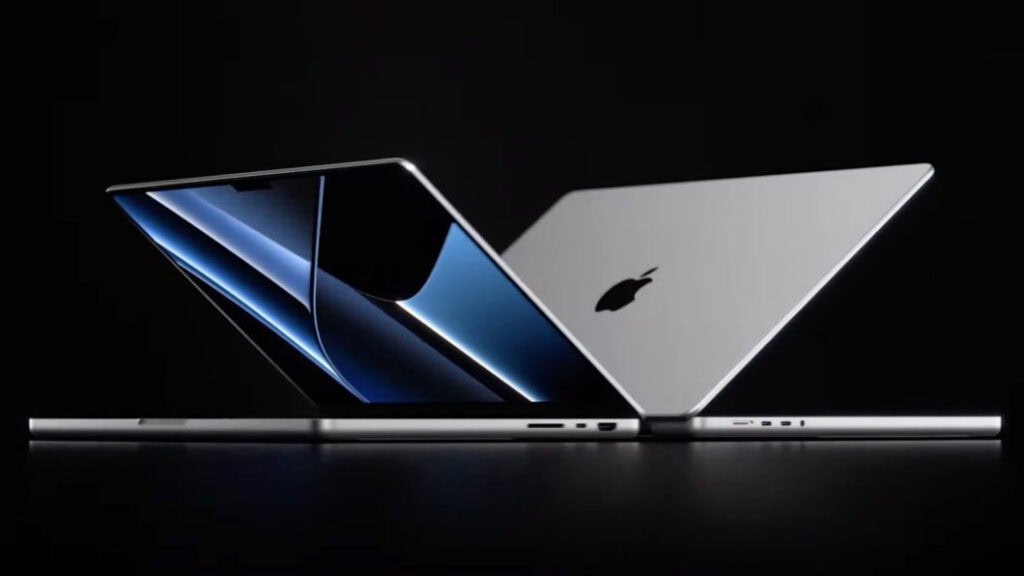 Macbook pro aberto mostrando tela e design fino em ângulo, um dos modelos que sofreu reajuste de preço com os novos preços apple brasil após alta global da memória ram e ssd.