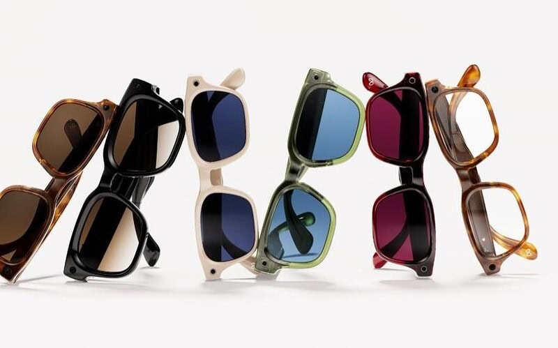 Linha meta glasses em diferentes cores e estilos de armação, em imagem promocional sobre fundo claro.