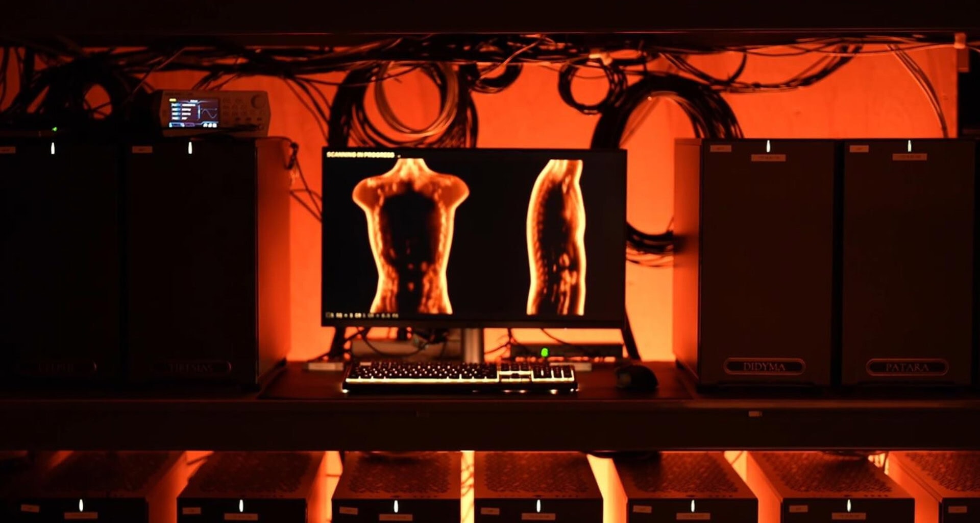 Midjourney, empresa de imagens de ia, lança scanner corporal. Aparelho é uma espécie de ultrassom que gera imagens 3d do corpo todo em 60 segundos. Entenda