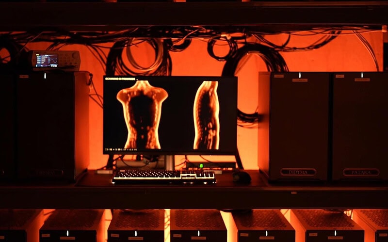 Midjourney, empresa de imagens de ia, lança scanner corporal. Aparelho é uma espécie de ultrassom que gera imagens 3d do corpo todo em 60 segundos. Entenda