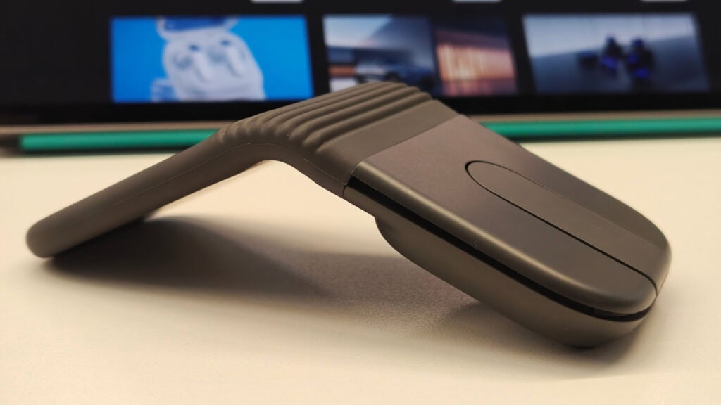 Logitech lança Mobi Fold, mouse dobrável ultraleve para trabalho