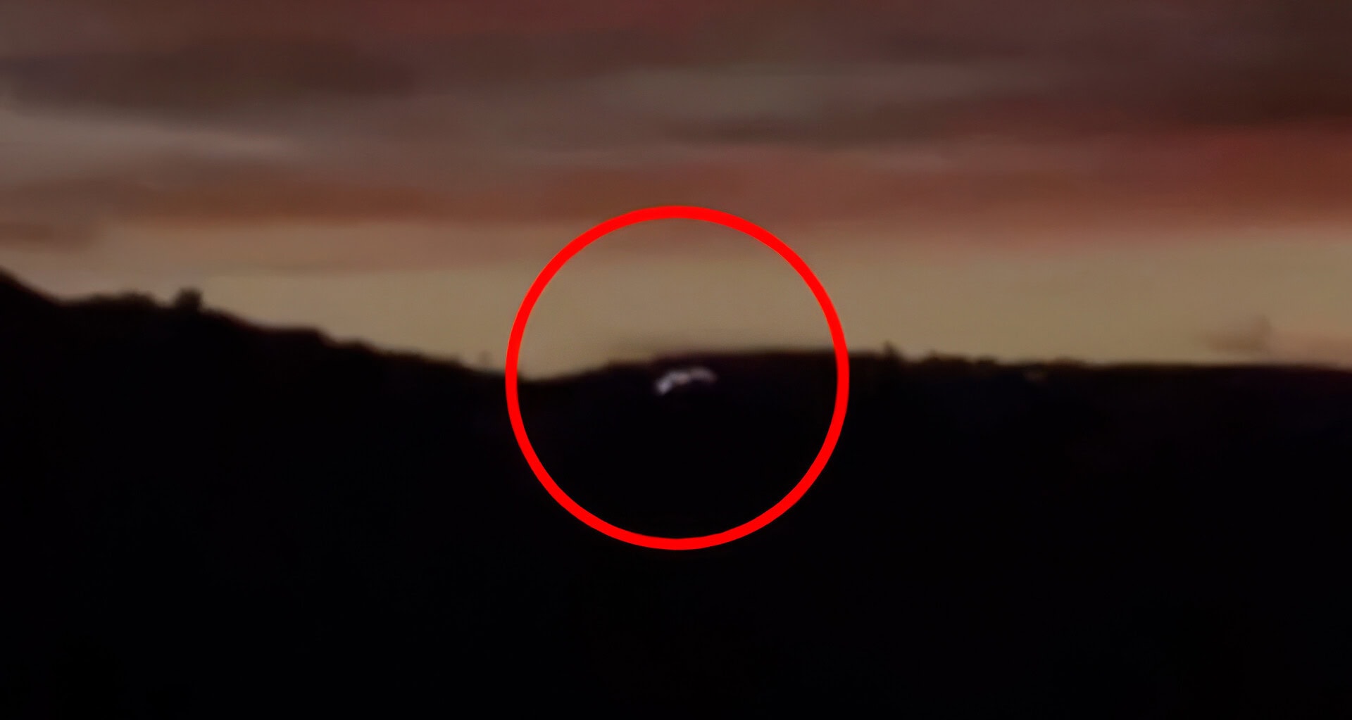 Imagem destacada sobre ovnis no paraná com luz registrada no céu e destaque visual para o ponto luminoso