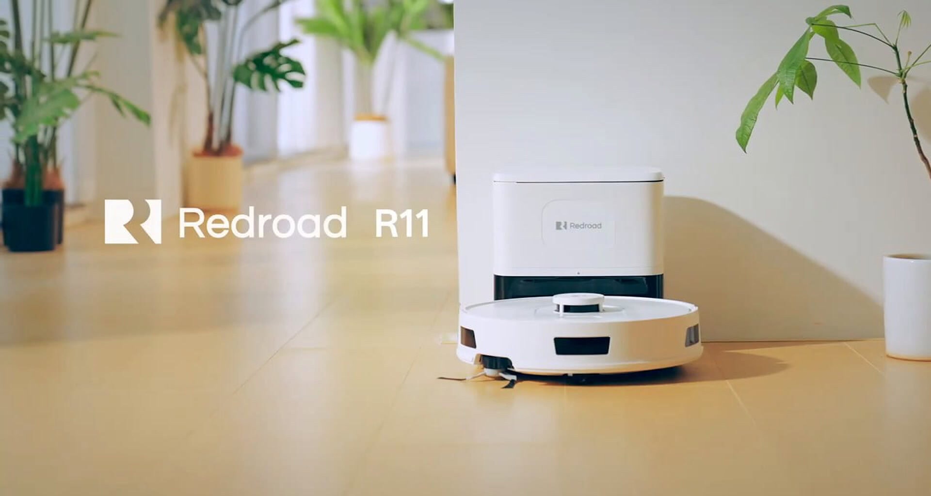 Imagem de vídeo oficial do redroad r11 com robô e base automática