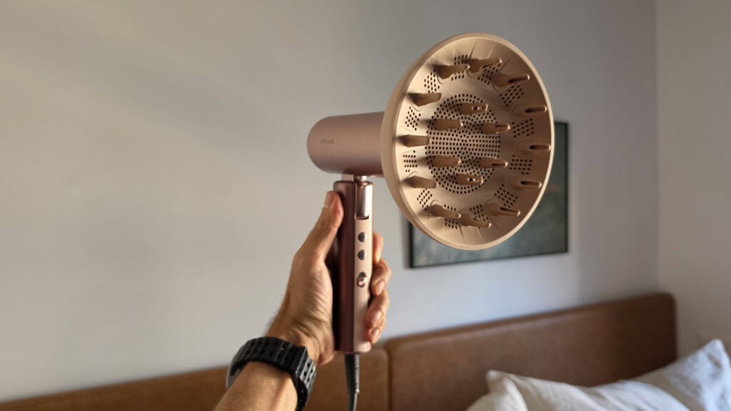 Conheça o secador de cabelo portátil dreame pocket aura com oito modos de uso