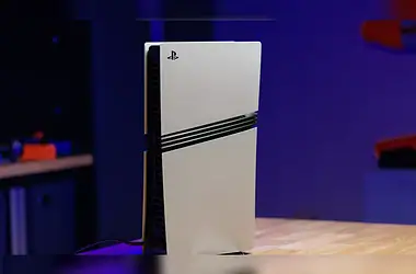 Playstation 5 pro em foto usada para ilustrar o avanço da sony para distribuição digital de jogos