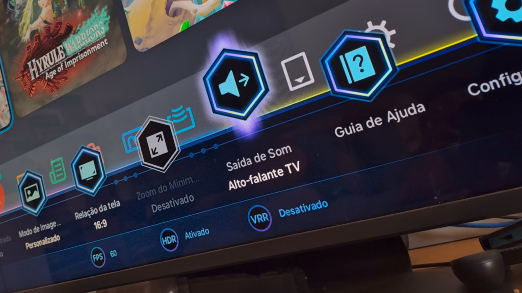 O que é vrr: entenda a taxa de atualização variável em monitores e tvs Painel de jogos de uma tv samsung mostra fps em 60, hdr ativado e vrr desativado durante a exibição de um game.