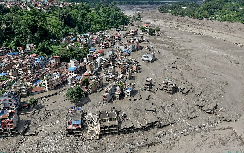 Terremoto no nepal causa enchentes e centenas de mortes