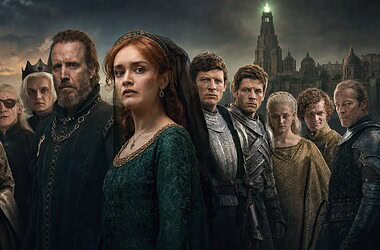 Alicent, otto, gwayne, ormund, aegon ii, aemond, helaena, margaery, loras e jorah diante de torralta