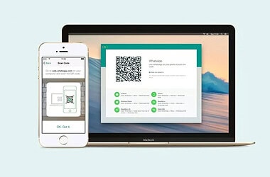 Celular e notebook lado a lado exibindo a tela de conexão do whatsapp web com qr code para entrar no whatsapp web em 1080p