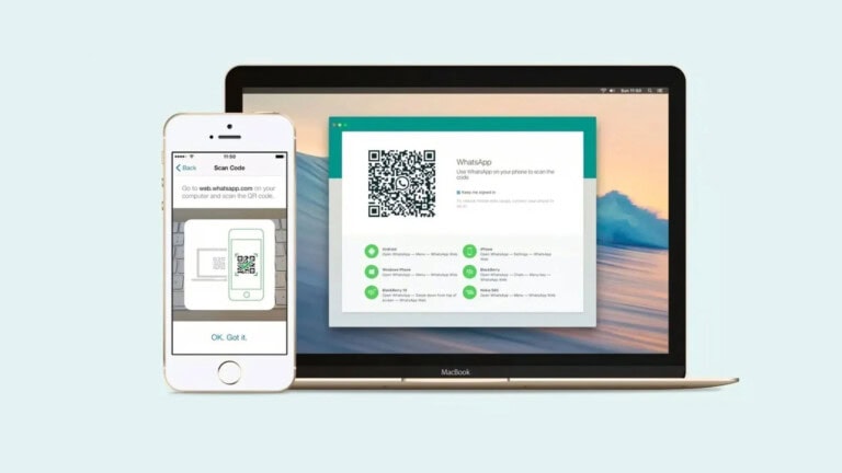 Celular e notebook lado a lado exibindo a tela de conexão do whatsapp web com qr code para entrar no whatsapp web em 1080p