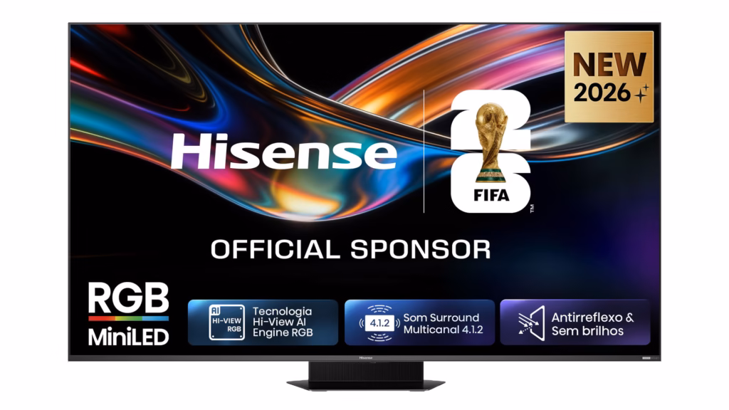 Entenda o que é dolby vision 2 Smart tv hisense em pedestal escuro apresentando logotipo da marca, informações técnicas como rgb miniled e referências à copa do mundo fifa 2026.