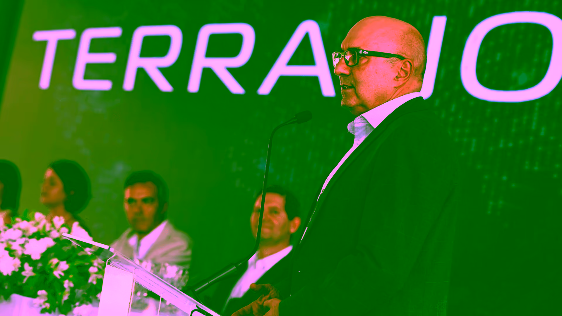 Campinas terá data center de ia com investimento de r$ 5 bilhões Mauricio giusti fala ao microfone durante o anúncio do data center da terranova em campinas