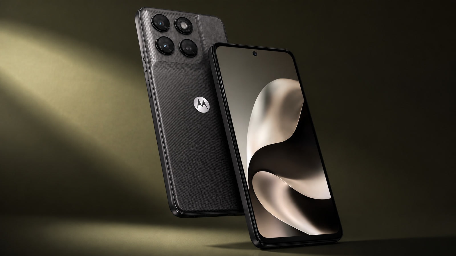 Moto g77 power em composição editorial para a lista de celulares compatíveis com android 17