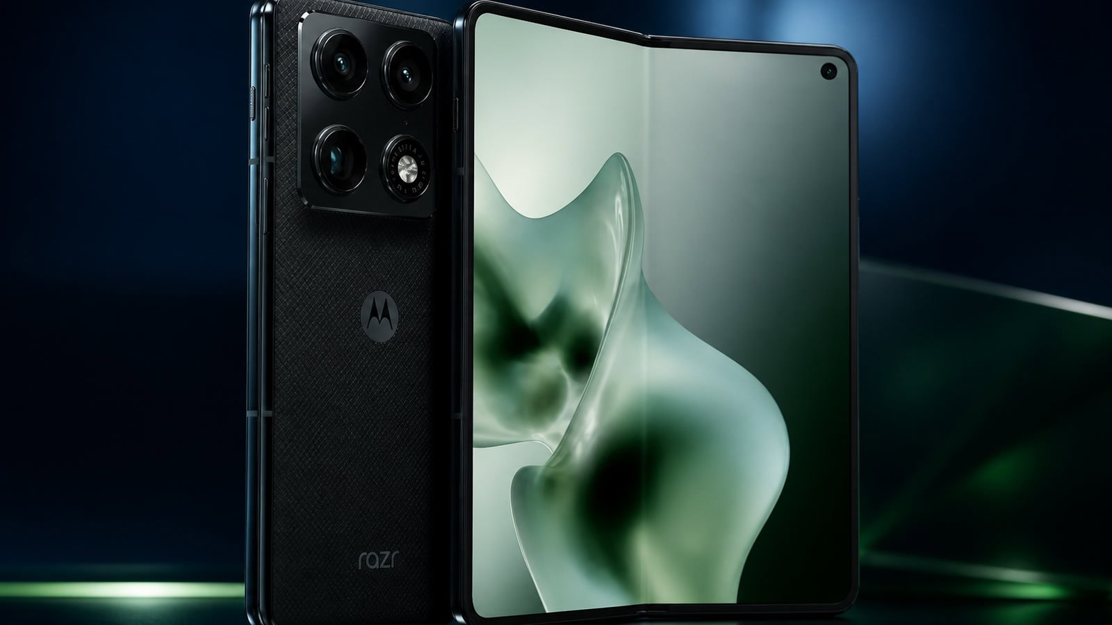 Motorola razr fold 2026 / motorola razr fold 2025 em composição editorial para a lista de celulares compatíveis com android 17