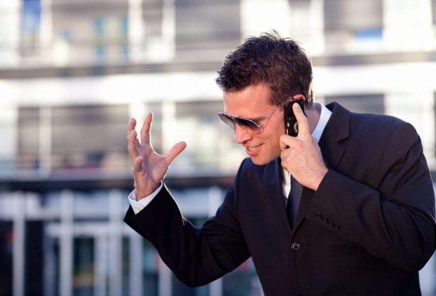 Operadoras não podem mais cobrar por chamadas refeitas Telefonia lidera o ranking de reclamações no procon - shutterstock / peter bernik