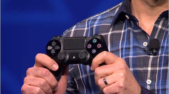Viajar para comprar playstation 4 em miami sai mais barato do que no brasil Novo controle dualshock 4 (playstation) que possui um touch pad no centro e tecla "share"