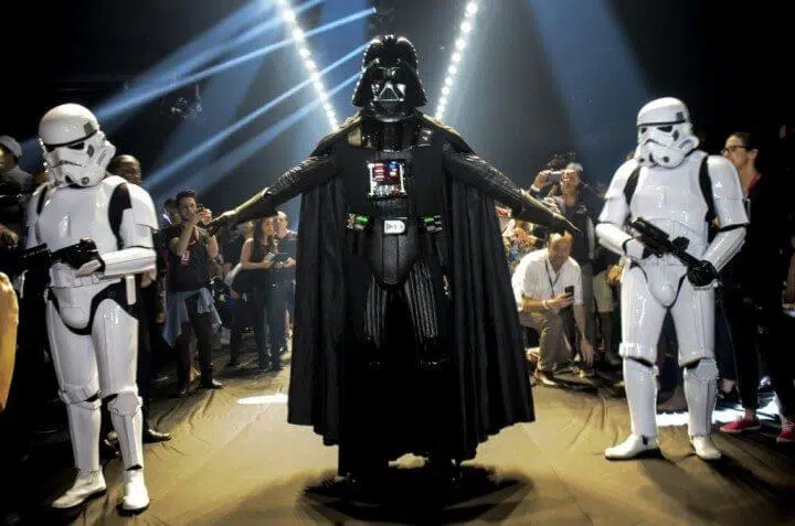 Darth vader invade a passarela da triton durante spfw 238905_452924_starwars__15_