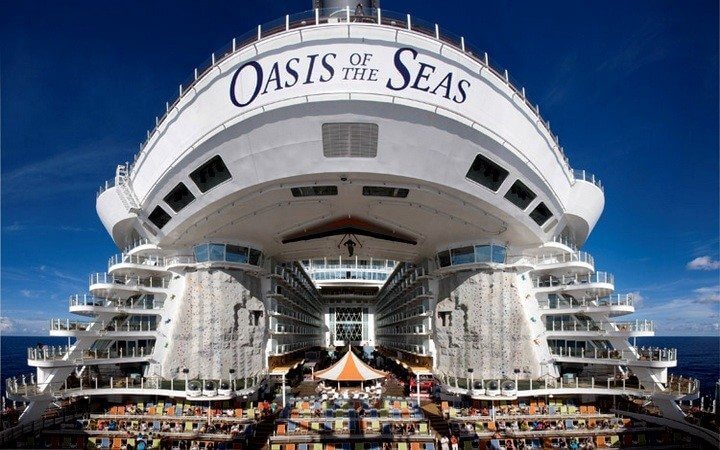Oasis-of-the-seas-aquatheater