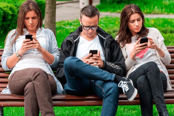 Estudo comprova que smartphones causam câncer? Só em ratos, por enquanto Pessoas-com-smartphones