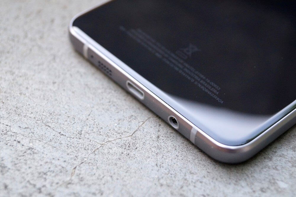 Review: samsung galaxy a9 pro (2016), um gigante com 5000 mah de bateria Review: samsung galaxy a9 pro (2016), um gigante com 5000 mah de bateria. O galaxy a9 pro da samsung tem como principal atrativo um espaço enorme para a bateria. E a samsung aproveitou muito bem esse espaço.