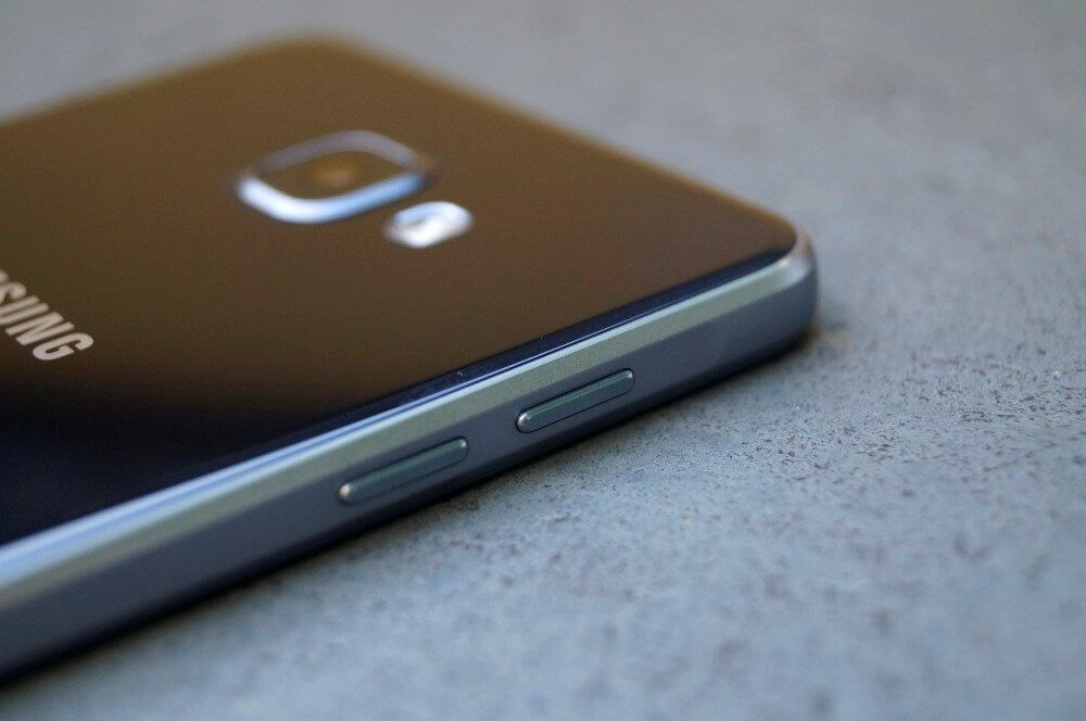 Review: samsung galaxy a9 pro (2016), um gigante com 5000 mah de bateria Review: samsung galaxy a9 pro (2016), um gigante com 5000 mah de bateria. O galaxy a9 pro da samsung tem como principal atrativo um espaço enorme para a bateria. E a samsung aproveitou muito bem esse espaço.