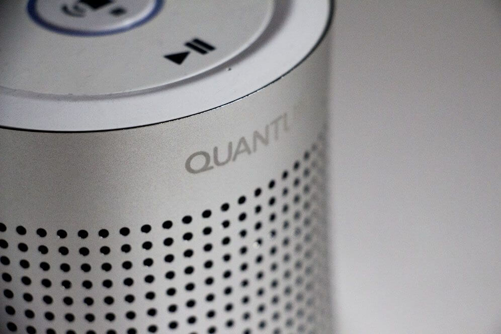 Review: quantum boom. A quantum boom não apenas oferece uma excelente qualidade de áudio, mas também combina com qualquer ambiente da casa.