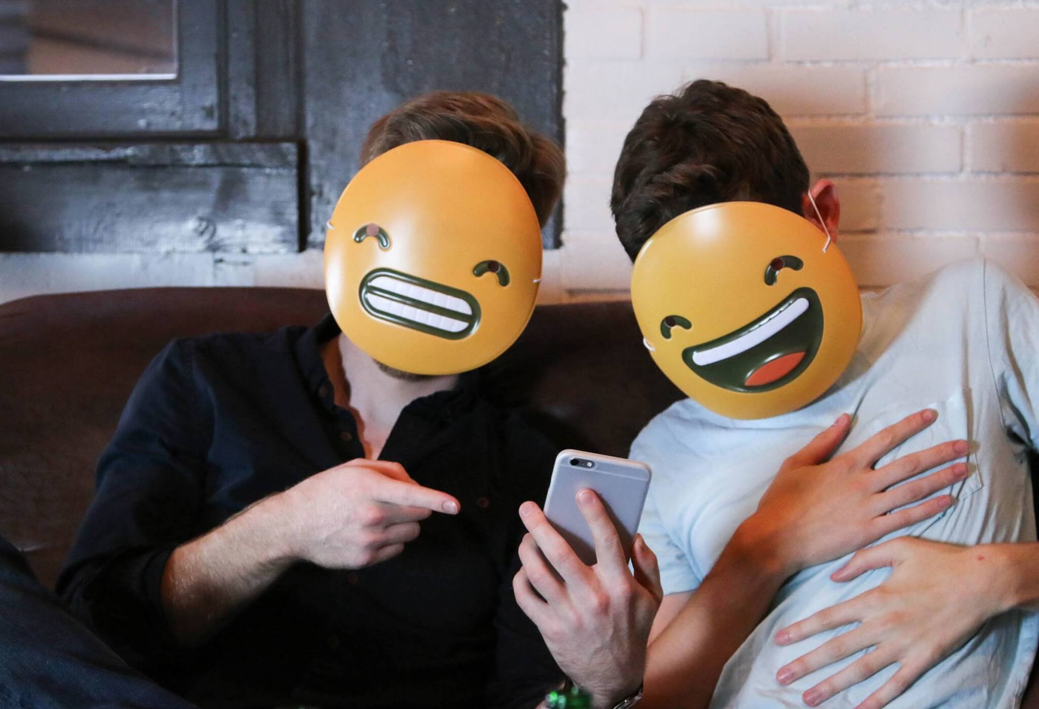 Das ist die bizarre WhatsApp-Unterwelt Das ist die bizarre WhatsApp-Unterwelt. Es gibt Leute, die mit WhatsApp R$15 (oder mehr) auf eine Weise verdienen, die Sie sich nicht einmal vorstellen können
