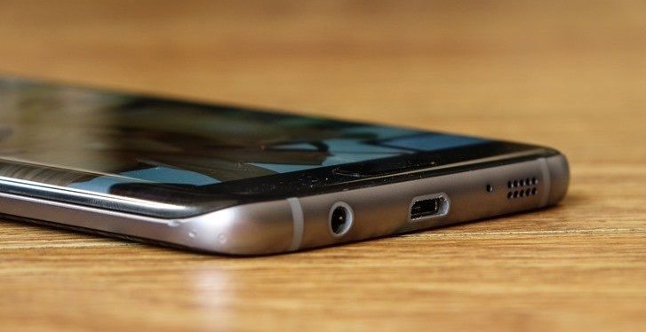 Galaxy s8 pode chegar mais caro? Entenda Galaxy s8 pode chegar mais caro? Entenda. Rumores sobre o galaxy s8 aparecem a todo momento. Alguns deles são positivos, como a possibilidade de que o aparelho seja totalmente curvo, tenha câmera dupla e use inteligência artificial em todos os apps. Seu design final também já é praticamente certo, mas nem todos os rumores são positivos. Segundo um ricciolo, parece que o novo flagship da samsung será mais caro do que o galaxy s7. O preço? Us$ 849 (cerca de r$ 2750 em conversão direta, sem taxas ou impostos):