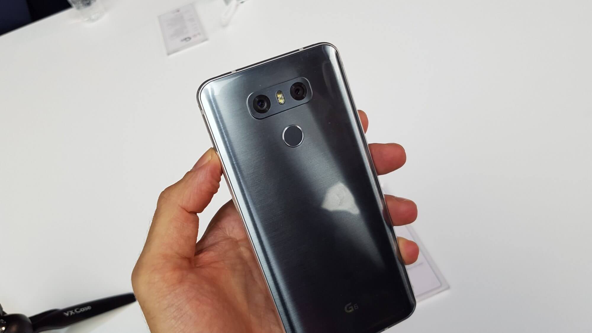 Lg g6 é lançado na mobile world congress. Novo smartphone topo de linha, o lg g6 foi lançado na mobile world congress 2017 com foco em tela “fullvision display” de 18:9, nova interface e câmeras potentes.