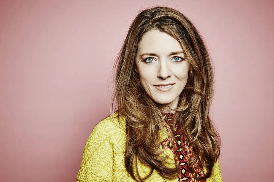 Black mirror: produtora comenta os episódios da 4ª temporada Annabel jones, produtora de black mirror