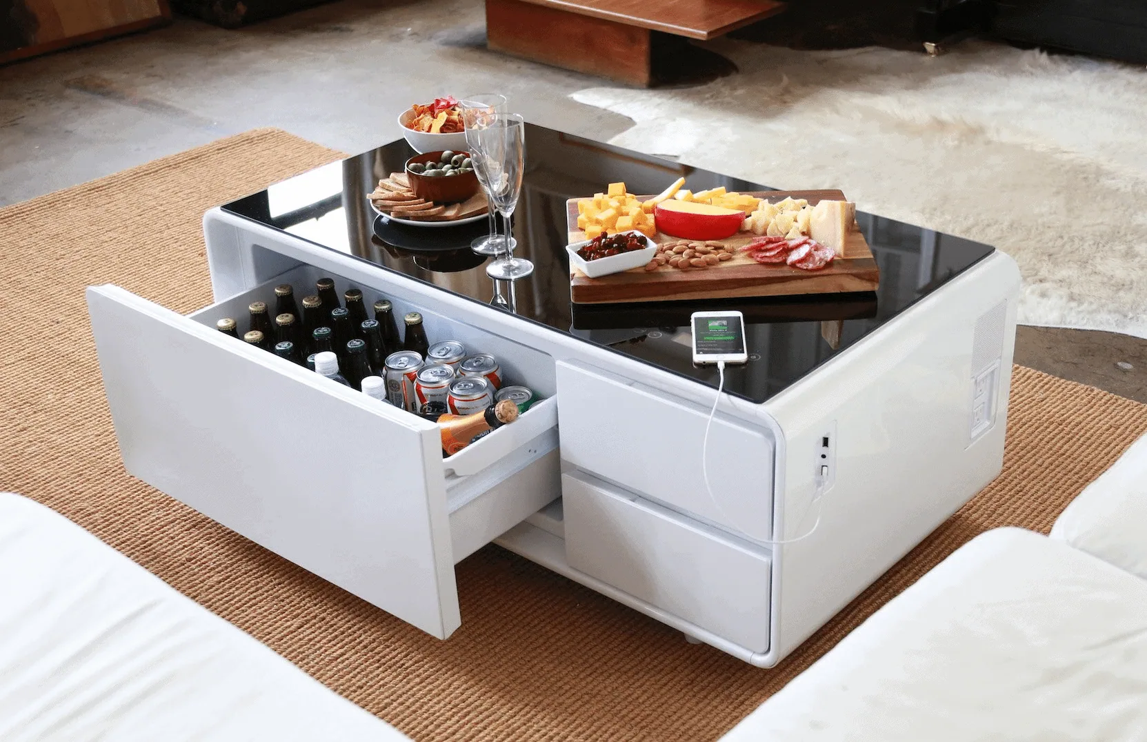 Treffen Sie einen Couchtisch mit USB, Musikplayer, Minibar und Steckdosen Smart Couchtisch hat Mini-Kühlschrank, Musik-Player, USB und Steckdosen