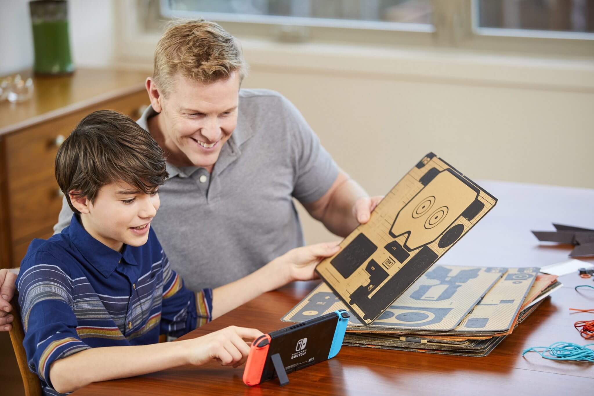 Nintendo labo é a nova forma de brincar e interagir com o switch. A big n convida crianças e todos com o coração jovem a experimentarem uma nova e divertida forma de jogar games no switch.
