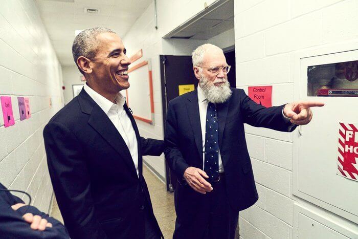 Barack obama e david letterman nos bastidores das gravções do programa.