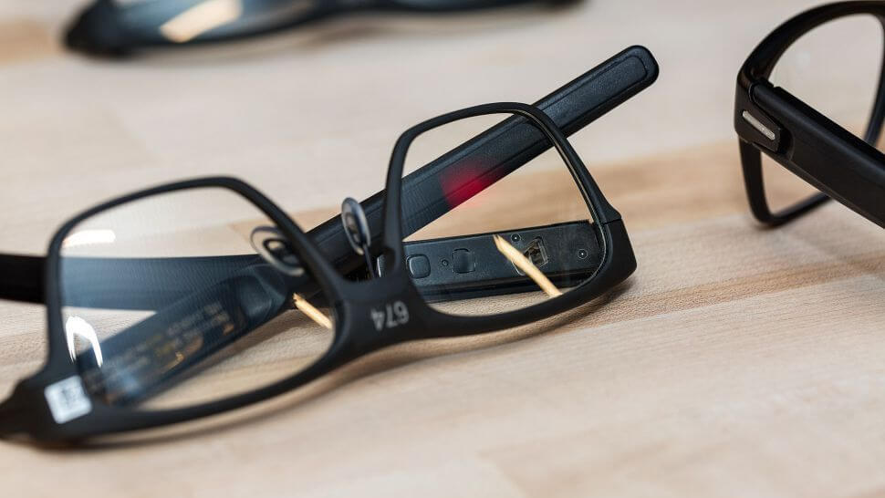 Intel está desenvolvendo seus próprios óculos inteligentes. Com o vaunt, a intel planeja lançar um smart glasses que, mais do funcional, será extremamente "normal" e confortável de se usar.