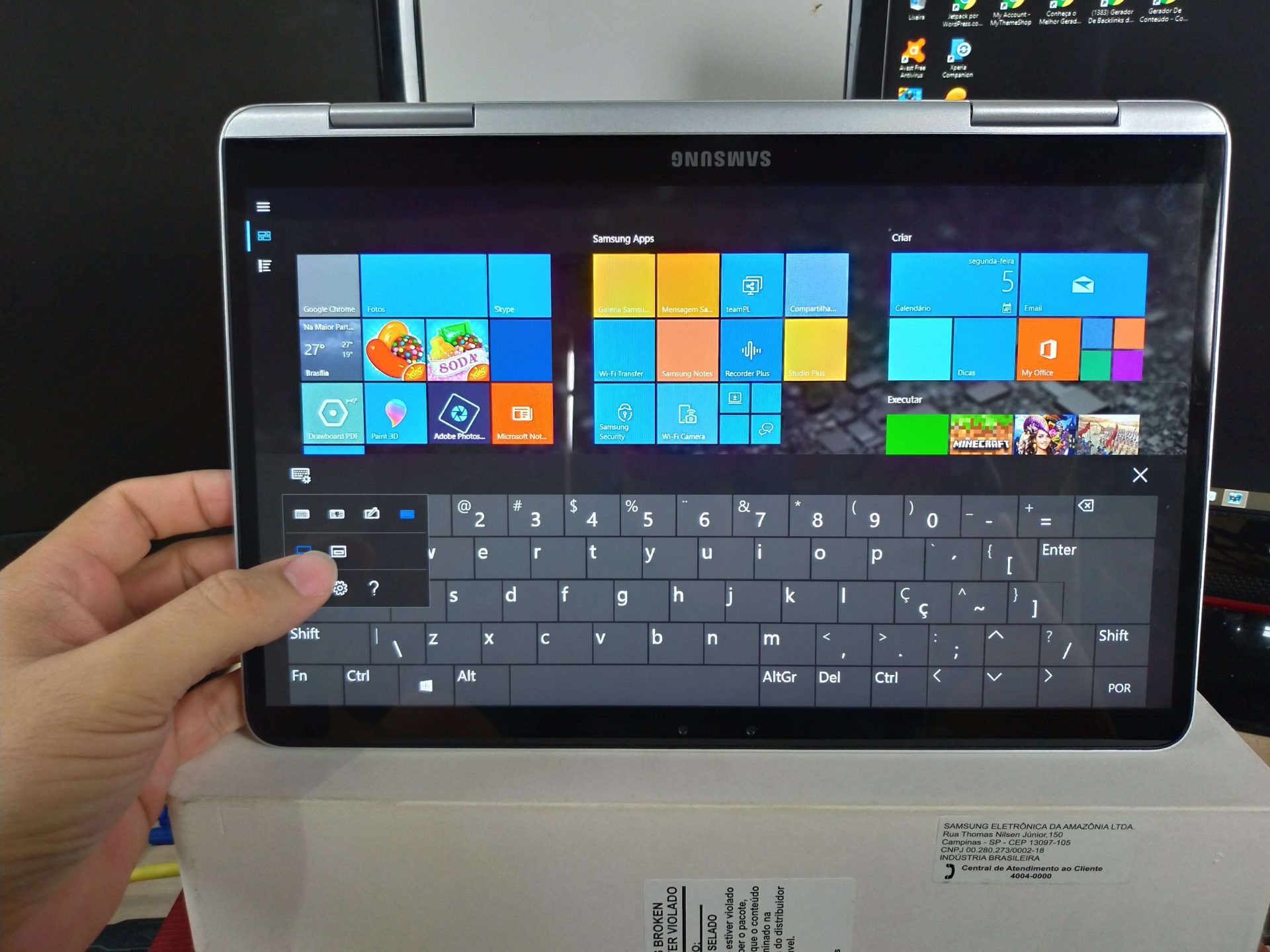 Review: notebook samsung style s51 pen, o 2 em 1 premium da marca Review: notebook samsung style s51 pen, o 2 em 1 premium da marca. Você precisa de um notebook mas não quer sentir dores nas costas e também não quer que ele ocupe muito espaço em sua mochila? Conheça o samsung style s51 pen! Portabilidade, autonomia de bateria e performance num 2 em 1