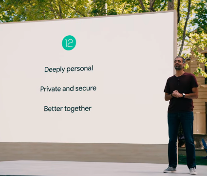 Android 12 traz novo visual e mais privacidade, veja novidades Sameer samat apresenta as característica do android 12: "profundamente pessoal", "privado e seguro" e "melhor em conjunto". Resta saber se teremos tudo isso na prática.
