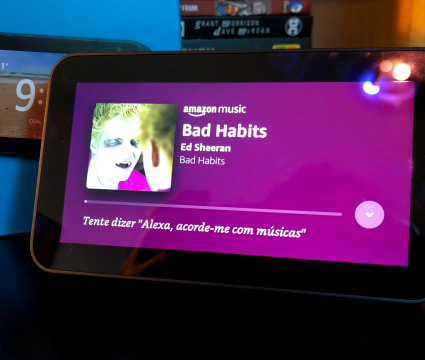 Review: amazon echo show 5 une tela e som para cuidar da sua rotina Ouvindo música com o echo show 5