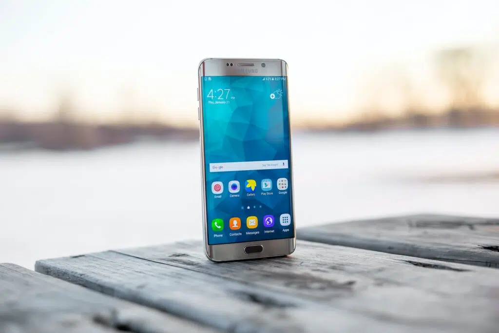 Como é feito o celular? Entenda como smartphones são criados
