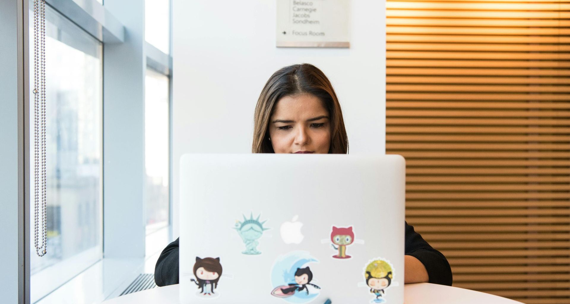 Deloitte, Accenture, Google et d'autres entreprises ont des offres d ...